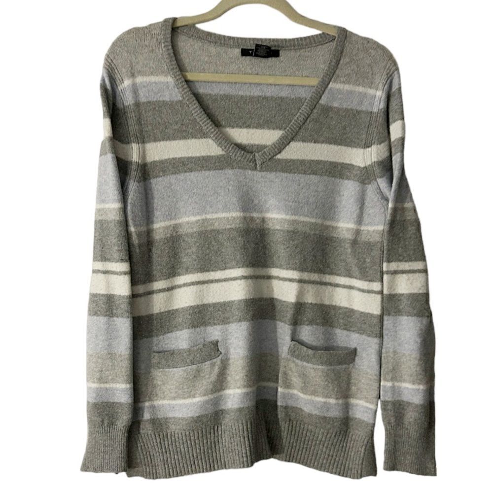 Tahari gray Blue striped v-neck pullover sweater size medium